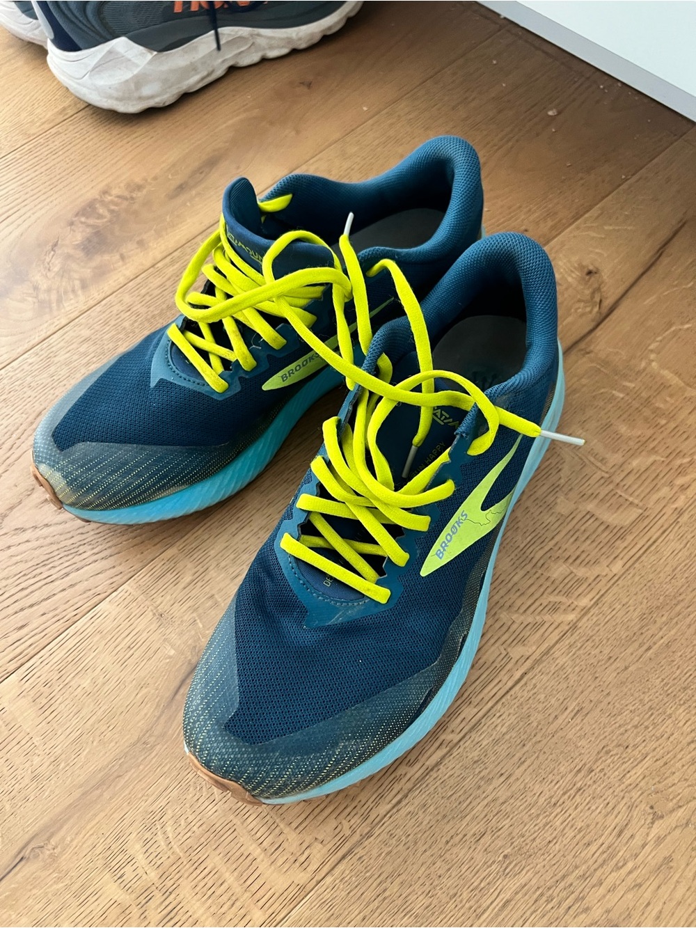 Brooks Men’s trail Running Shoes - Teal with Neon Yellow Laces